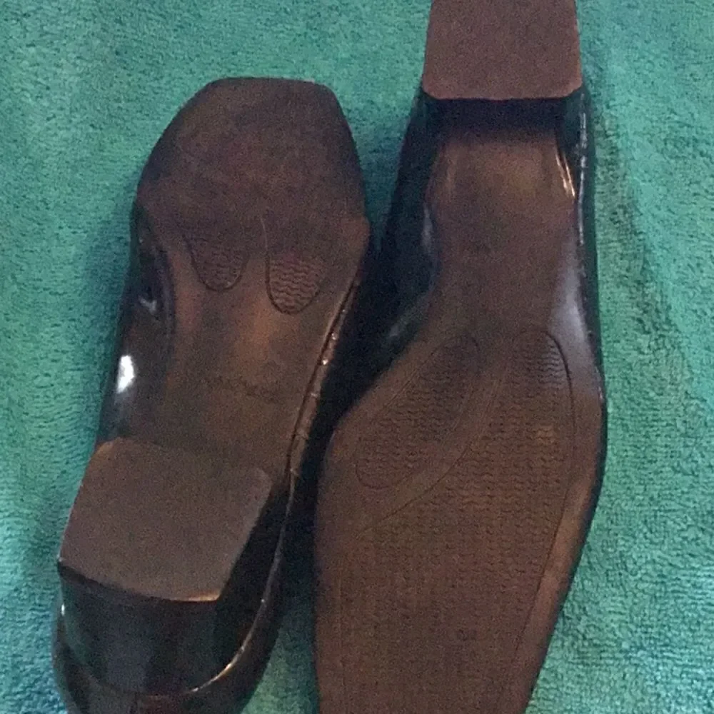 Career shoe by EASY STREET in size 11M with slight heel in black